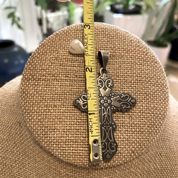 ARTISAN CROSS PENDANT - Picture 6 of 6